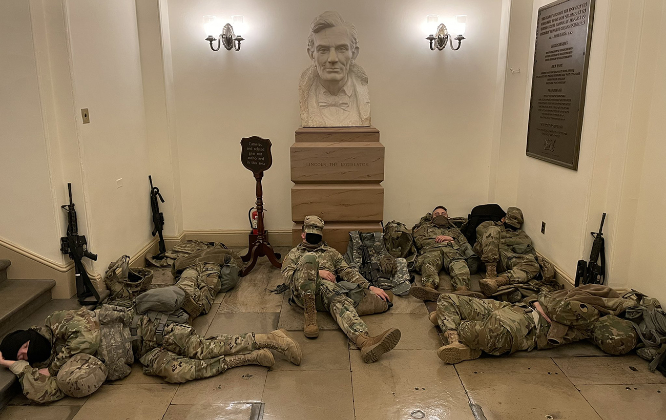 Появились фото "оккупированного" Вашингтона накануне инаугурации Байдена: такого не видели никогда